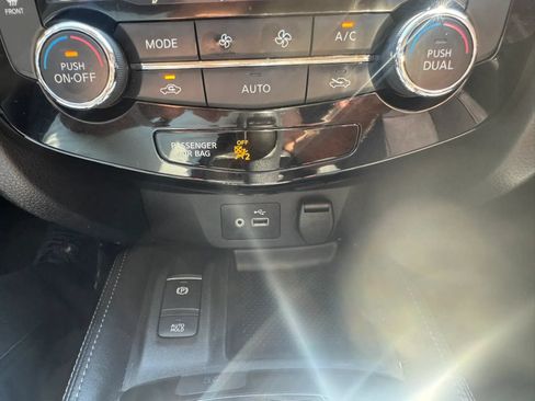 Used 2018 Nissan Rogue SL w/ Premium Package FWD image 23