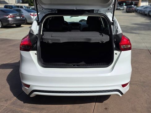 Used 2016 Ford Focus SE w/ SE Sport Package image 19