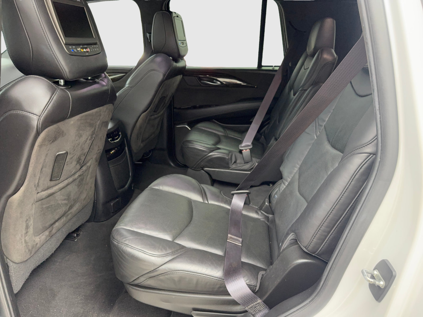 Used 2016 Cadillac Escalade Platinum AWD/4WD image 33