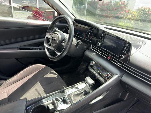 Used 2022 Hyundai Elantra SEL w/ Convenience Package FWD image 13