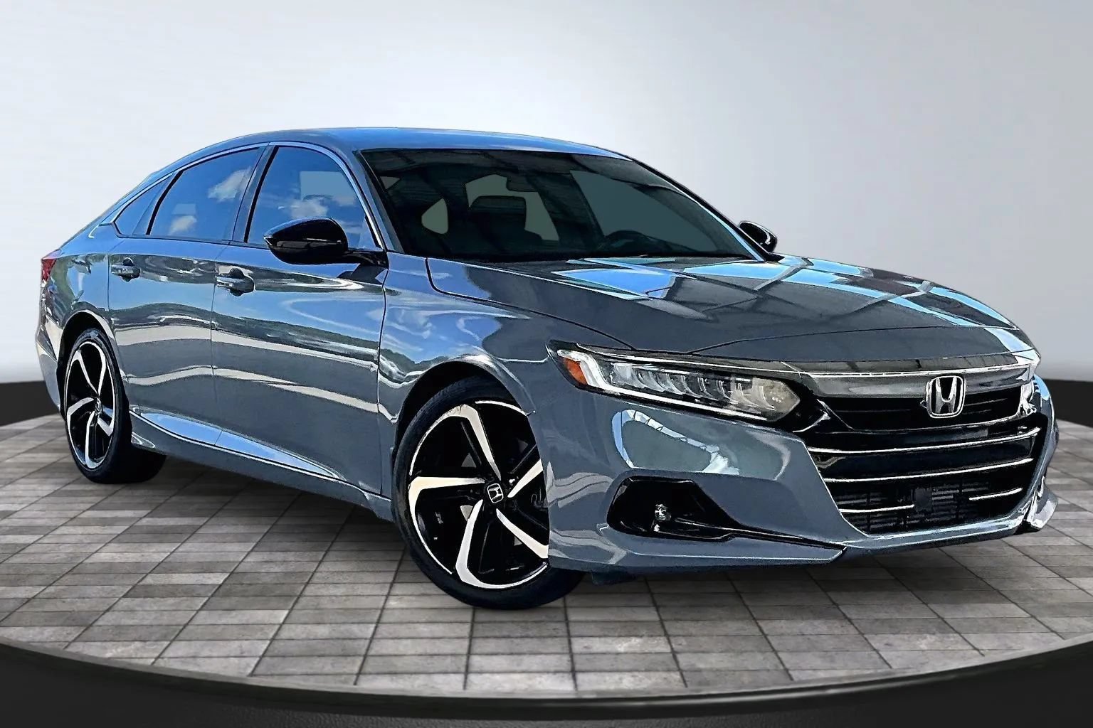 Used 2021 Honda Accord Sport image 3