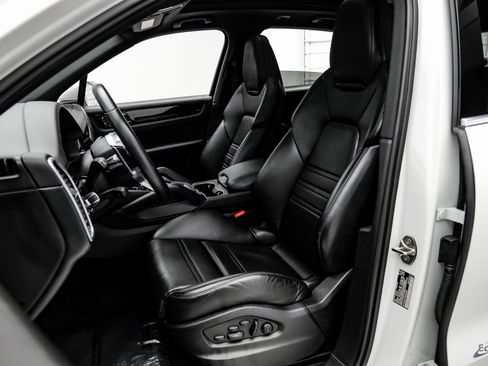 Used 2023 Porsche Cayenne image 33