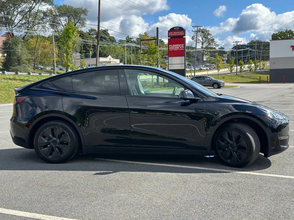 Used 2025 Tesla Model Y Long Range AWD/4WD image 8