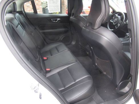Used 2020 Volvo S60 T6 Momentum w/ Protection Package AWD/4WD image 7