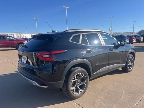 Used 2024 Chevrolet Trax LT image 3