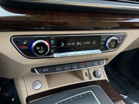 Used 2019 Audi Q5 Prestige w/ Prestige Package image 24