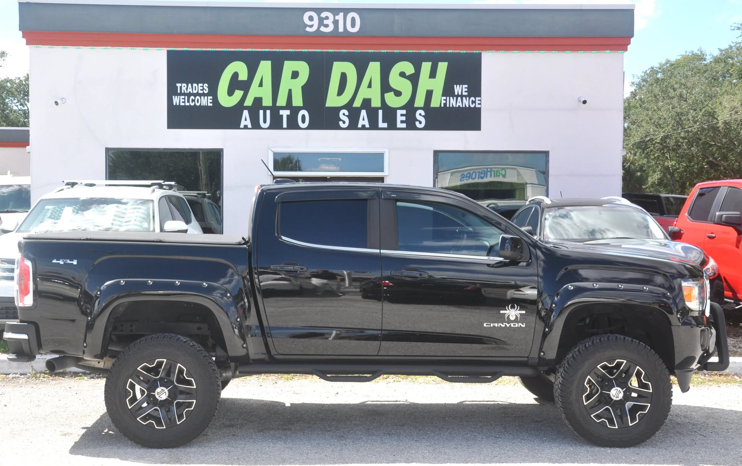 Used 2018 GMC Canyon SLE w/ SLE Convenience Package AWD/4WD image 2