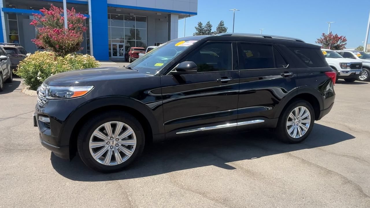 Used 2024 Ford Explorer Limited w/ Equipment Group 301A AWD/4WD image 3