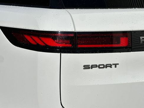 Used 2024 Land Rover Range Rover Sport SE image 14