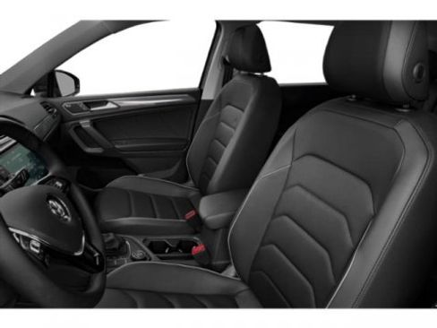 Used 2021 Volkswagen Tiguan SE w/ Panoramic Sunroof Package FWD image 9