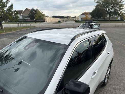 Used 2023 Jeep Compass Latitude image 41