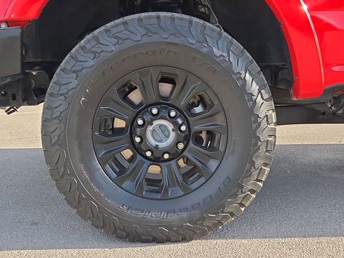 Used 2022 Ford F250 Lariat w/ Tremor Off-Road Package image 12