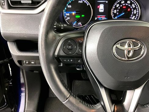 Used 2021 Toyota RAV4 XLE Premium image 11