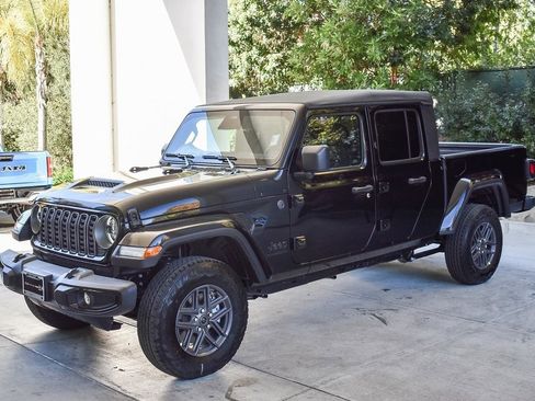 New 2026 Jeep Gladiator Sport image 3