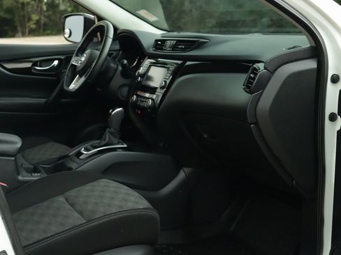 Used 2021 Nissan Rogue Sport SV image 28