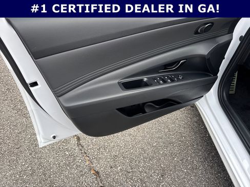 Certified 2025 Hyundai Elantra SEL image 10