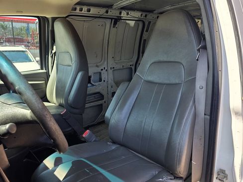 Used 2014 Chevrolet Express 2500 Extended RWD image 20