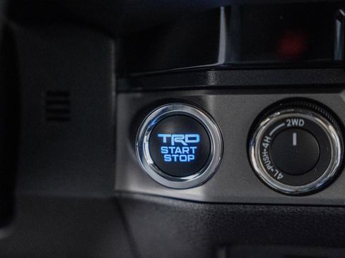 Used 2017 Toyota Tacoma TRD Off-Road w/ Tow Package (A/T) image 35