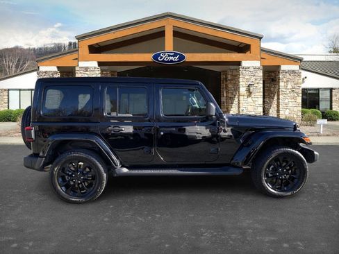 Used 2022 Jeep Wrangler Unlimited Sahara w/ Cold Weather Group image 4