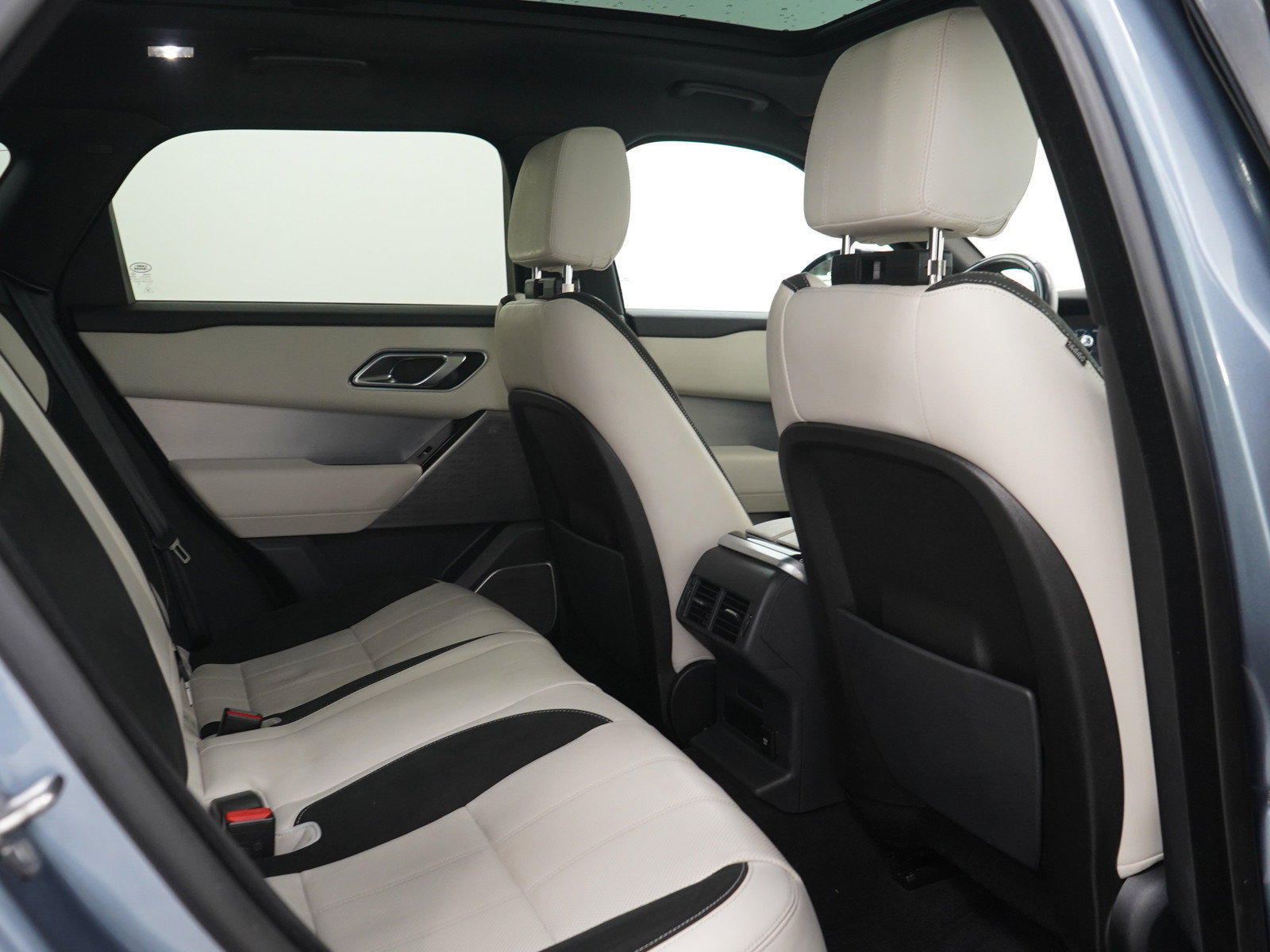Used 2019 Land Rover Range Rover Velar R-Dynamic SE AWD/4WD image 14
