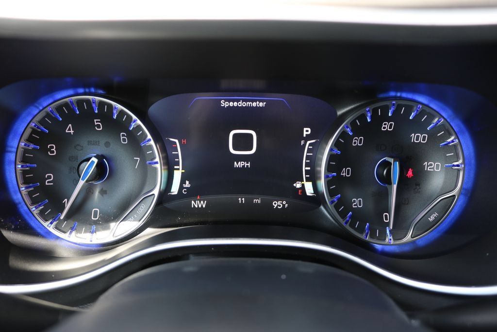 New 2027 Chrysler Pacifica Select FWD image 26