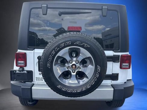 Used 2017 Jeep Wrangler Unlimited Sahara w/ Dual Top Group AWD/4WD image 4
