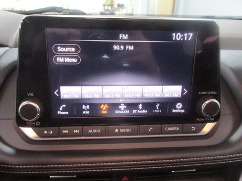 Used 2023 Nissan Rogue S image 35