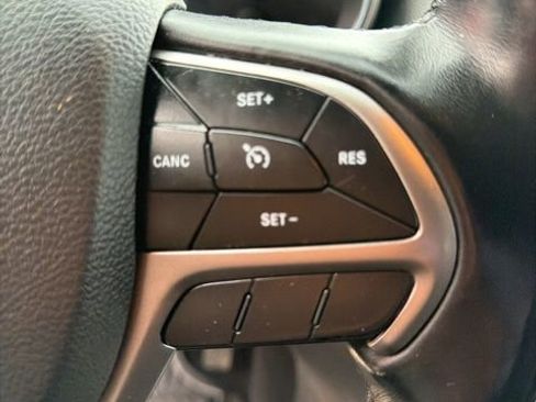 Used 2020 Jeep Grand Cherokee Altitude RWD image 13