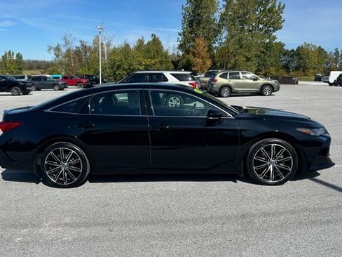 Used 2020 Toyota Avalon Touring image 2
