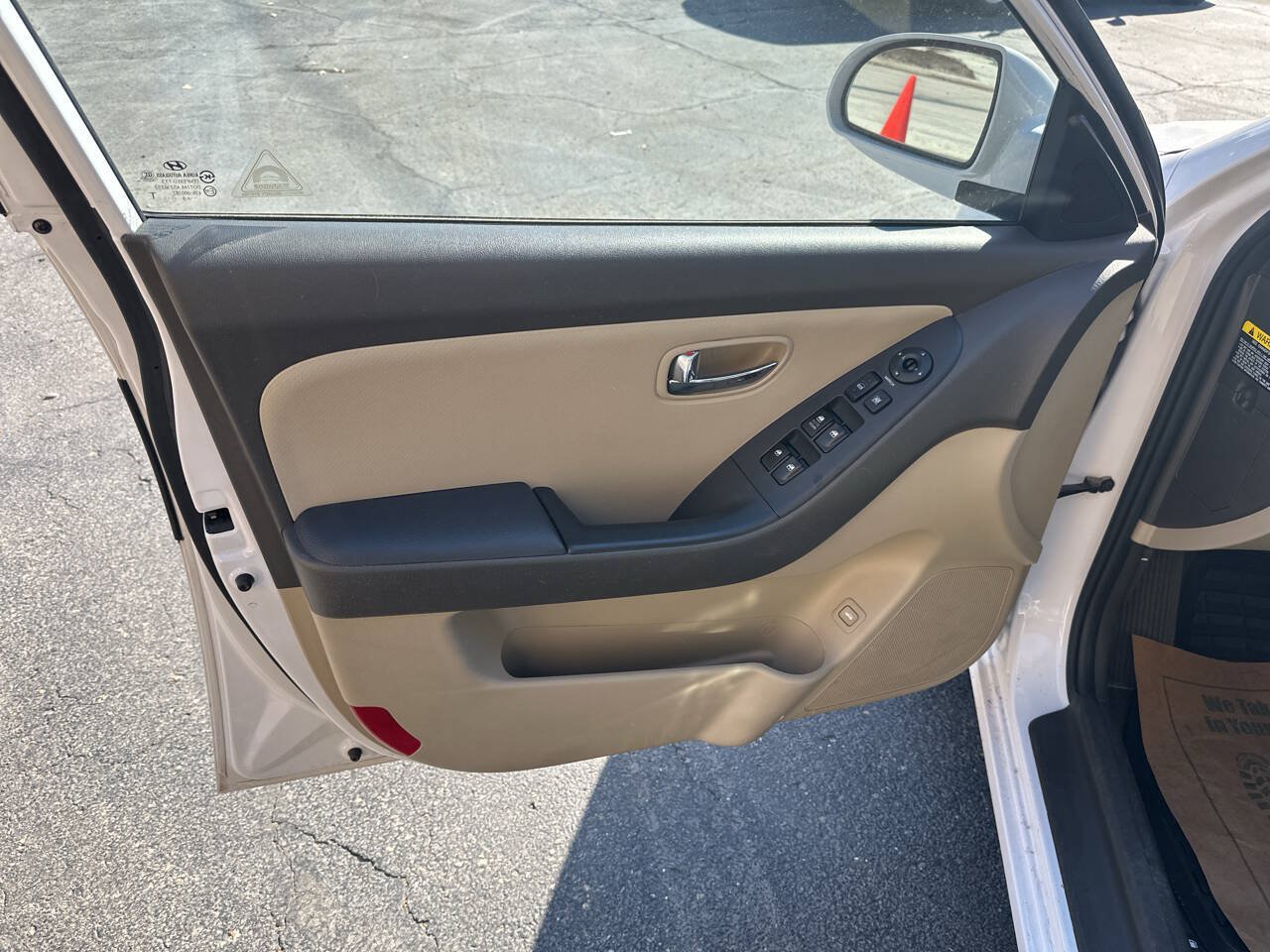 Used 2010 Hyundai Elantra GLS FWD image 16