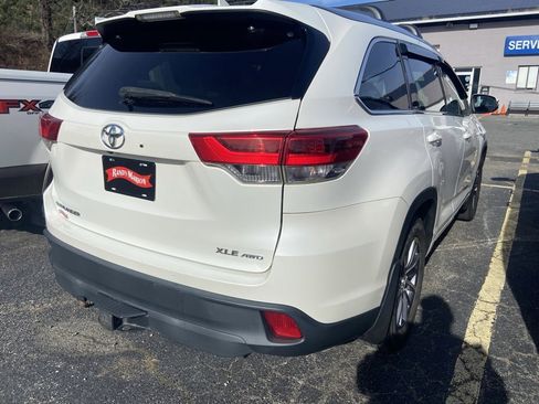 Used 2017 Toyota Highlander XLE image 4