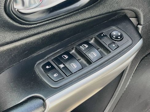Used 2021 Jeep Cherokee High Altitude AWD/4WD image 18