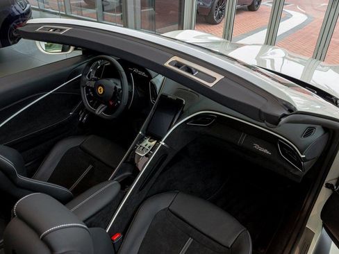 Used 2024 Ferrari Roma Spider image 29