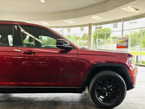 Used 2024 Jeep Grand Cherokee L Altitude AWD/4WD image 4