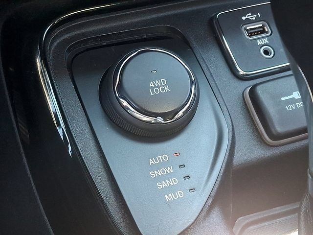 Used 2020 Jeep Compass Limited AWD/4WD image 23