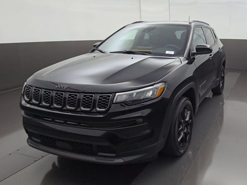 Used 2026 Jeep Compass Latitude w/ Quick Order Package 29K AWD/4WD image 3