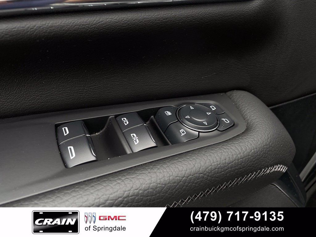 Used 2025 GMC Yukon Denali w/ Advanced Technology Package AWD/4WD image 12