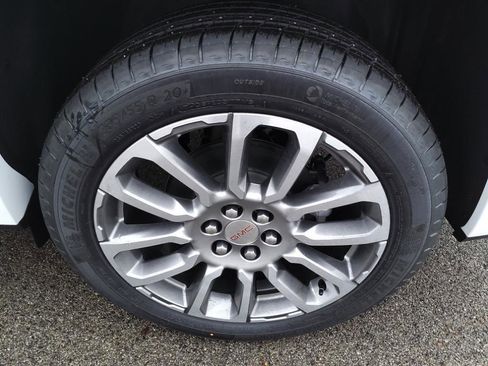 Certified 2023 GMC Acadia Denali w/ Denali Ultimate Package image 24