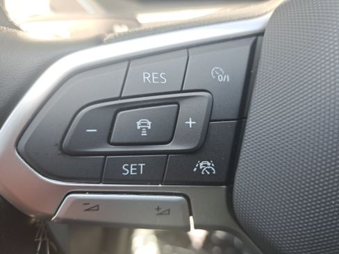 Certified 2023 Volkswagen Tiguan SE R-Line FWD image 17