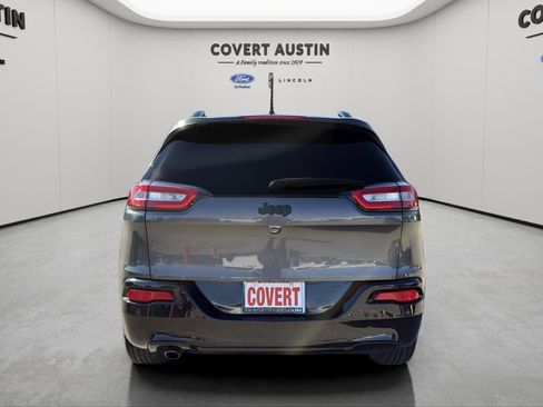 Used 2018 Jeep Cherokee Latitude image 4