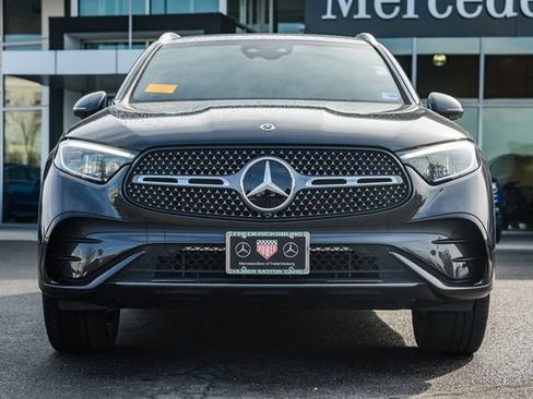 Used 2025 Mercedes-Benz GLC 350e 4MATIC image 2