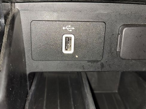 Used 2019 Ford Explorer XLT w/ Equipment Group 202A FWD image 26