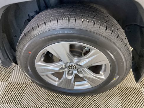 Used 2025 Toyota RAV4 XLE AWD/4WD image 6