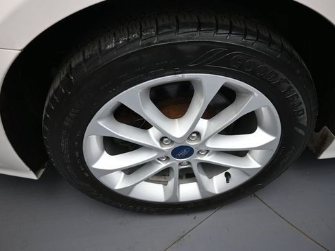 Used 2019 Ford Fusion SE FWD image 12