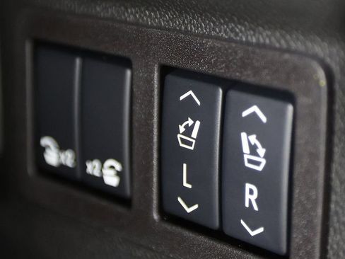 Used 2025 GMC Yukon AT4 Ultimate w/ LPO, Illumination Package AWD/4WD image 14