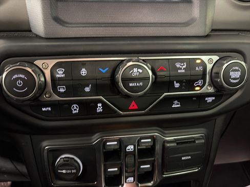 Used 2022 Jeep Wrangler Unlimited Sport AWD/4WD image 20