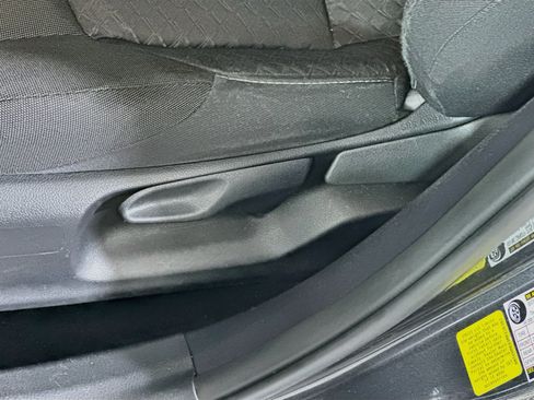 Used 2021 Toyota C-HR LE FWD image 13