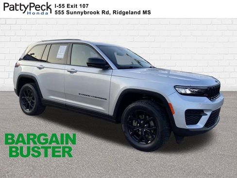 Used 2025 Jeep Grand Cherokee Altitude AWD/4WD image 1