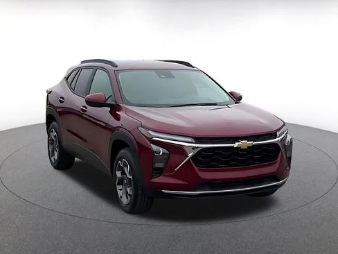 Used 2025 Chevrolet Trax LT image 3