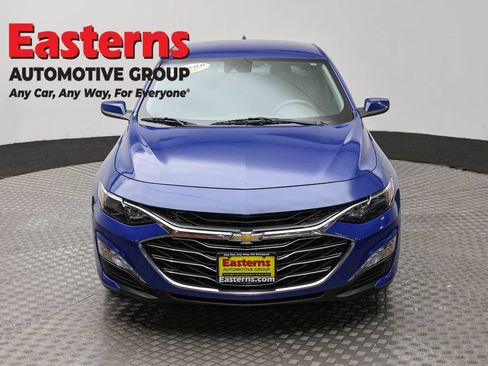 Used 2023 Chevrolet Malibu LT FWD image 2